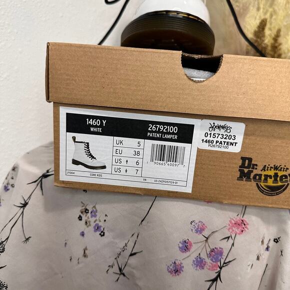 Dr. Martens Patent Lamper White Combat Boots Size 7 Womens - Picture 3 of 10